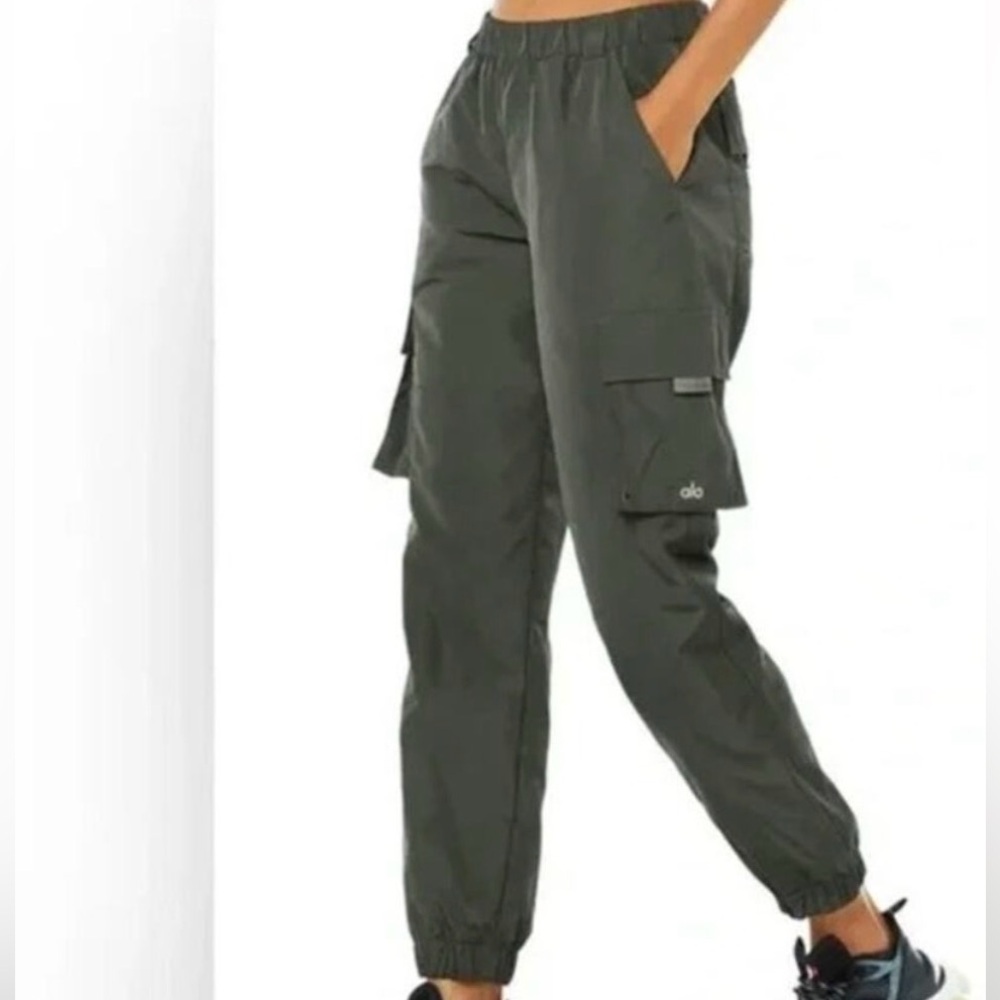 Olive yoga The It Girl Shimmery Army Green Cargo Pants women size 8-10